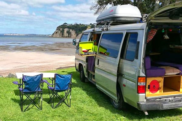 Camper mit Rückkaufgarantie an der neuseeländischen Küste